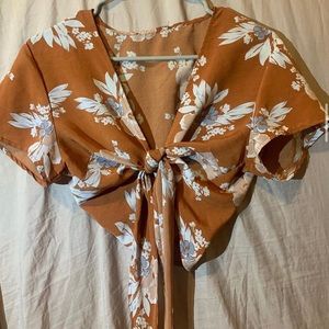 floral crop top , medium crossed toe top